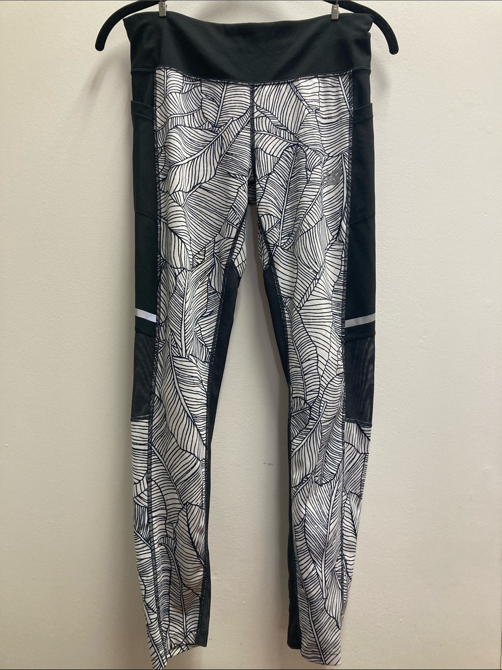 New Balance Black & White Leaf-Print Performance Leggings